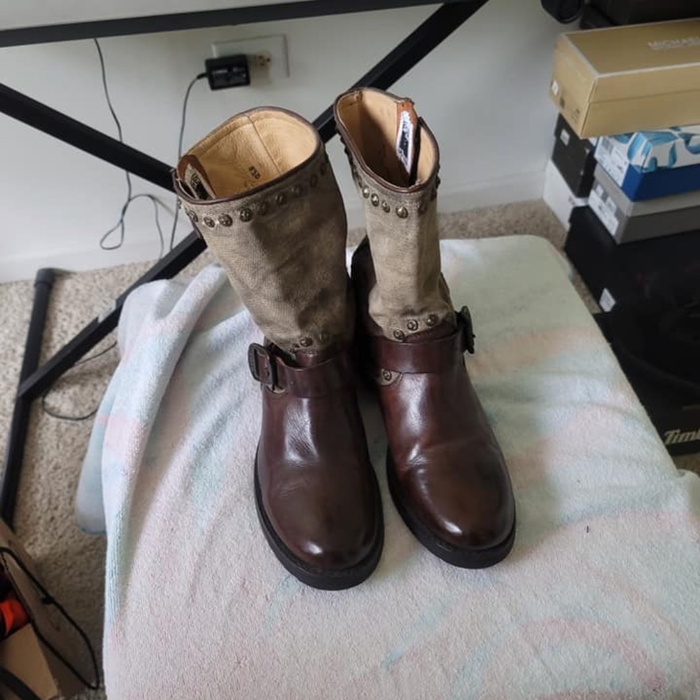 VERY slightly worn  FRYE BOOTS... just for YOU!!